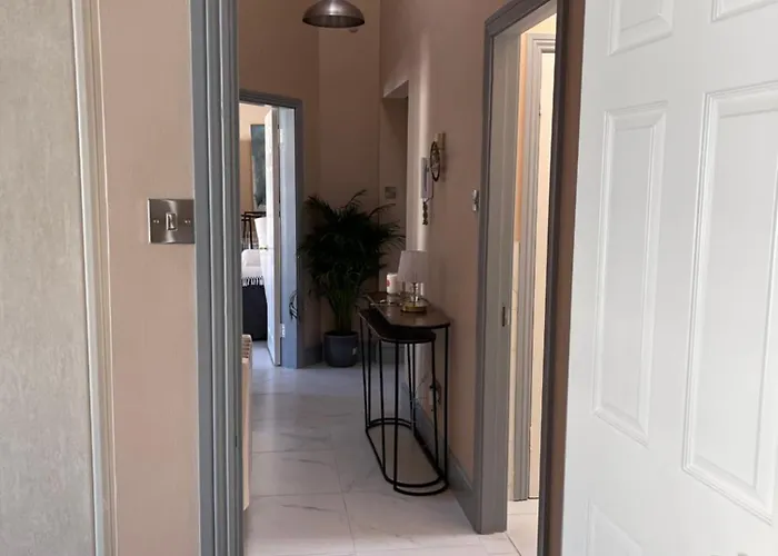 Castle Street Apartment *