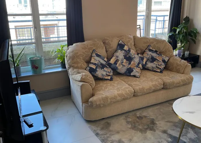 Castle Street Apartment *