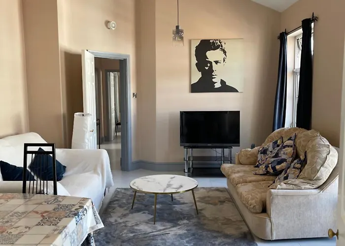 Castle Street Apartment *